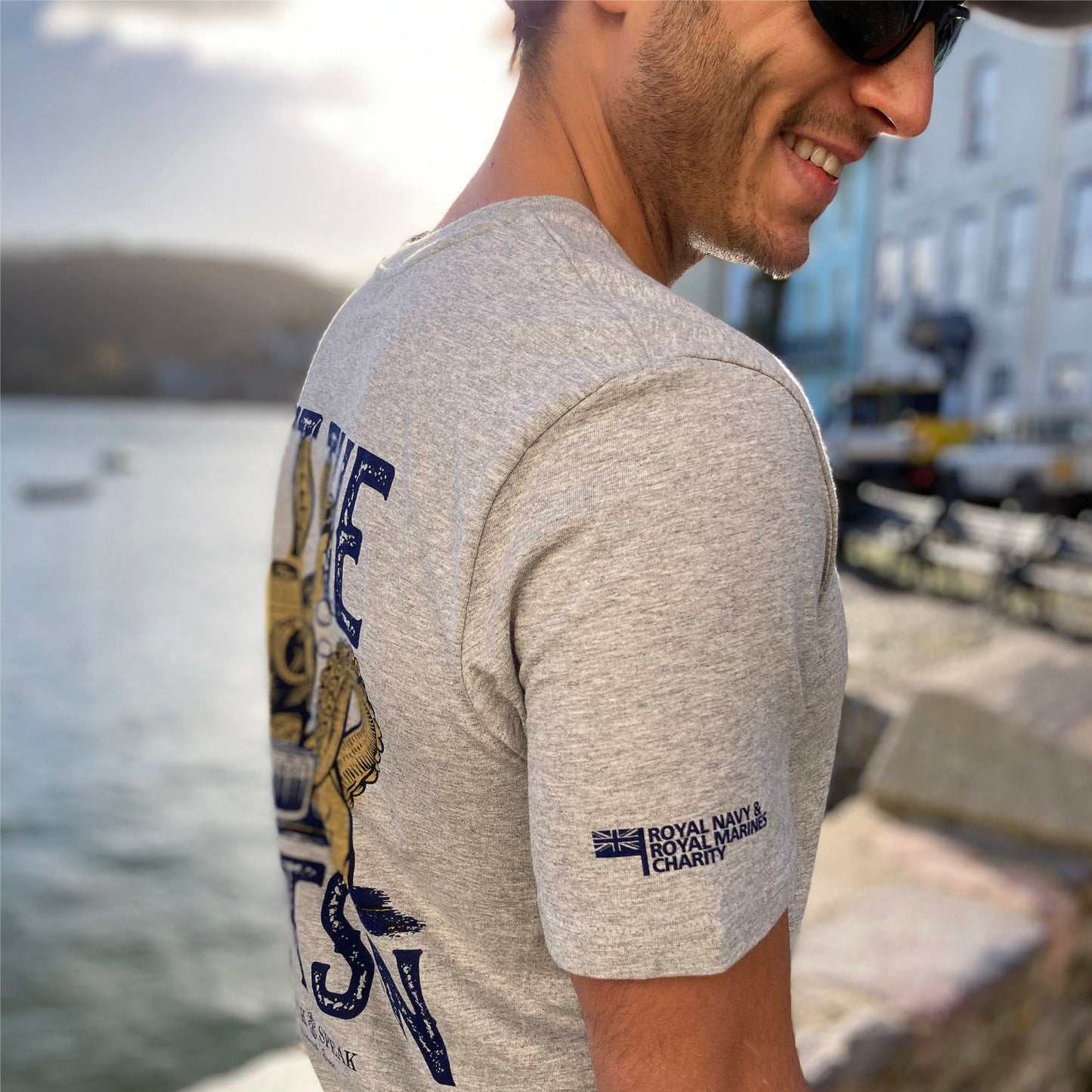 'Get The Wets In' T Shirt - Grey NEW