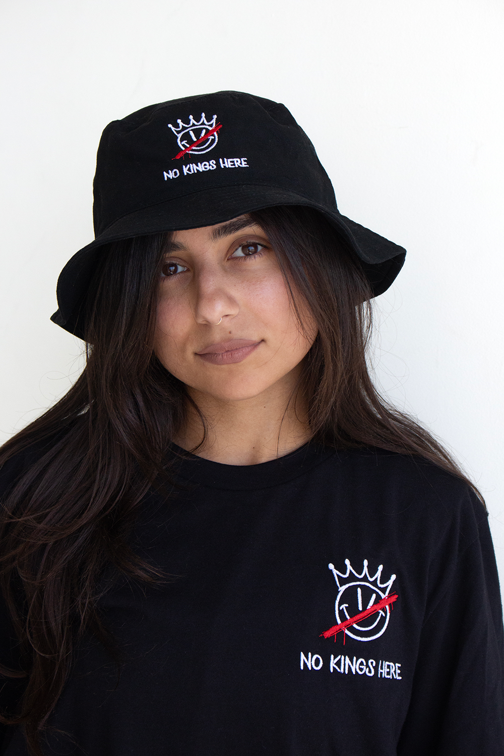 No Kings Here Embroidered Logo T-shirt Hoodie, Sweatshirt | CiraTrend.com (Image 4)