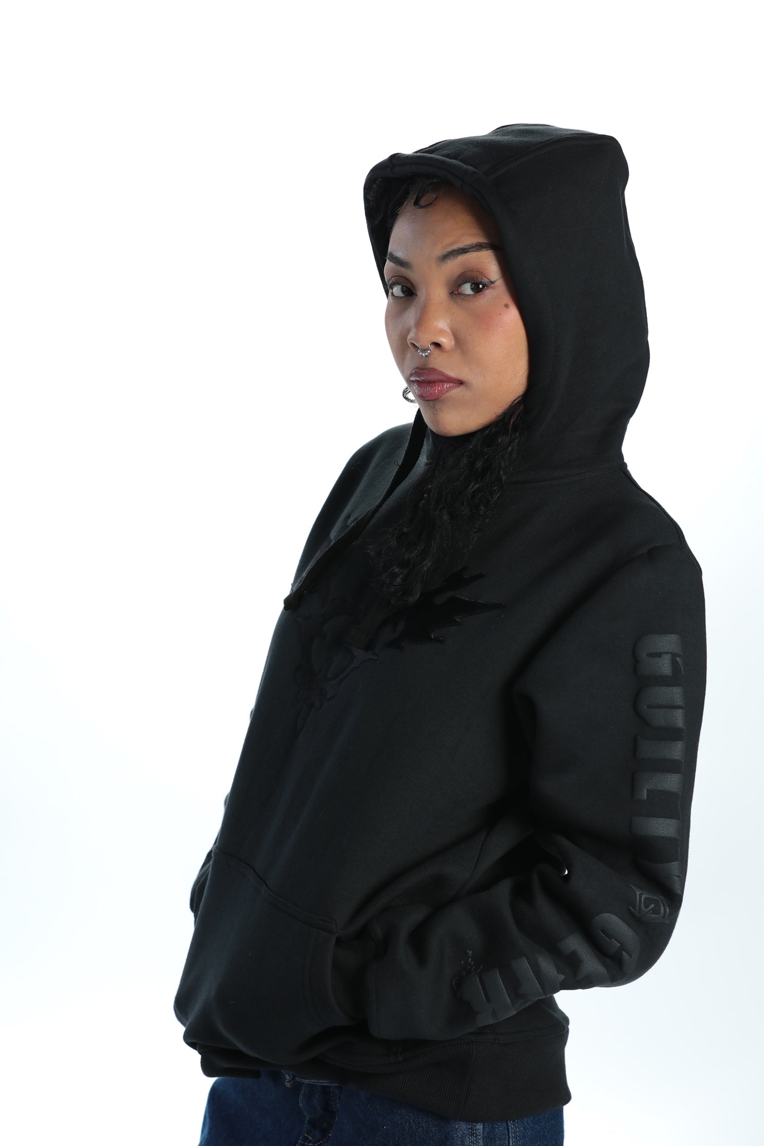 GUILTY GEAR - 'Strive Crest' Premium Embroidered Pullover Hoodie - Black T-Shirts, Sweatshirt | CiraTrend.com (Image 4)