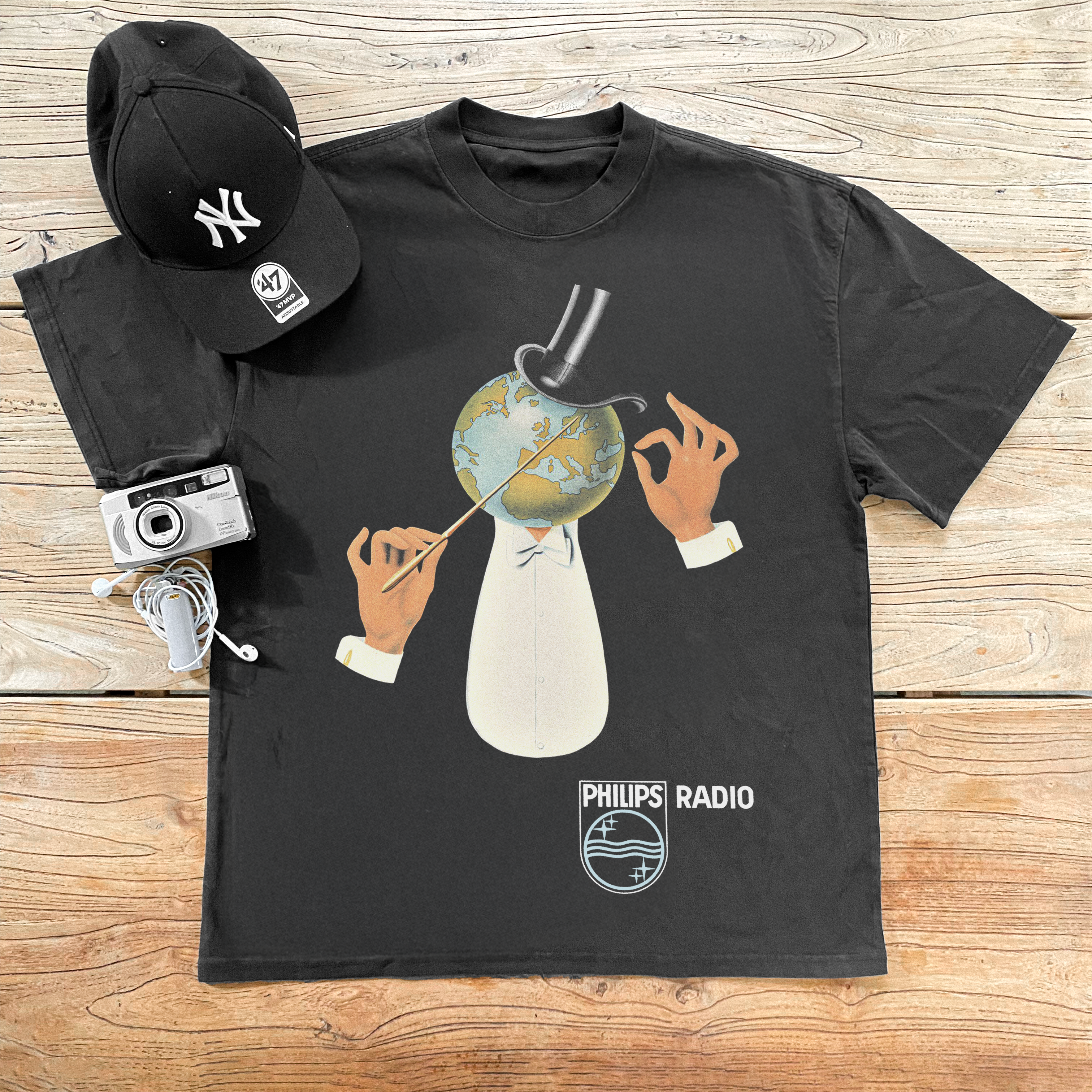 1930's 'PHILIPS RADIO' PRINT HEAVYWEIGHT BLACK T-SHIRT Hoodie, Sweatshirt | CiraTrend.com (Image 1)