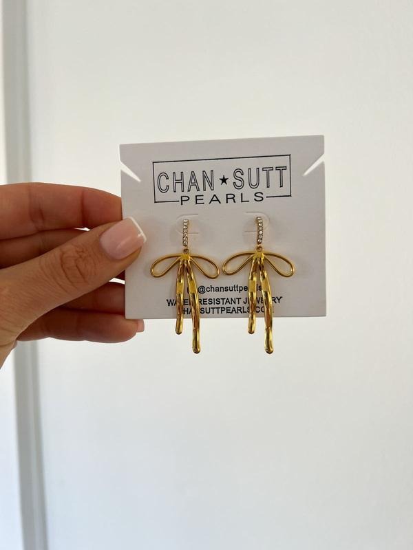 Bow Earrings *Final Sale* T-Shirts, Hoodie, Sweatshirt | CiraTrend.com