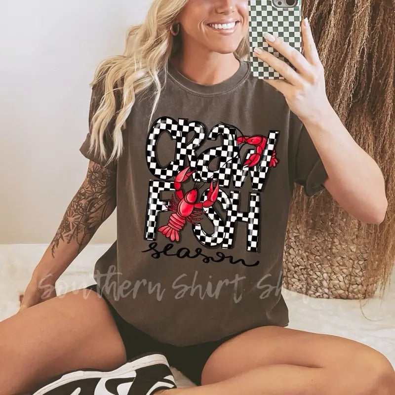 Checkered crawfished season   | pepper  comfort colors t shirt Hoodie, Sweatshirt | CiraTrend.com