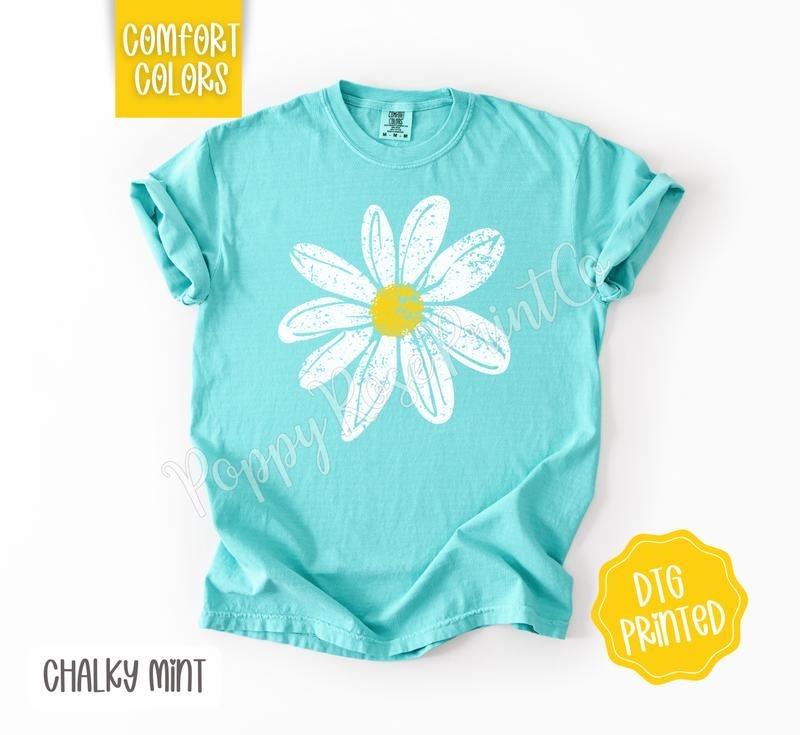 Daisy Comfort Colors Shirt, Cute Floral Tshirt, Trendy Women's Tee, Gift for Her Graphic Print T-Shirt