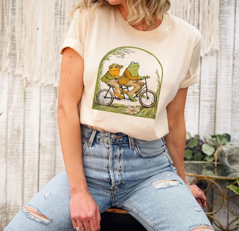 Frog and Toad T-Shirt, Vintage Classic Book shirt, Cottagecore Aesthetic shirts, Gift for Book Lover, Man I Love Frog...