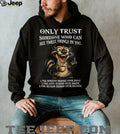 Funny Crazy Raccoon Three Things Only Trust Quote T Shirt