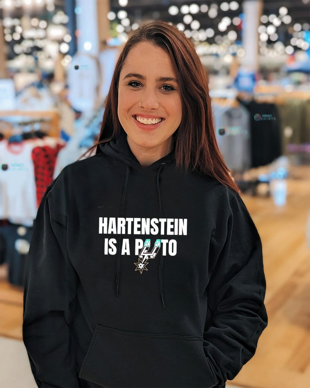 Hartenstein is a puto San Antonio Spurs shirt