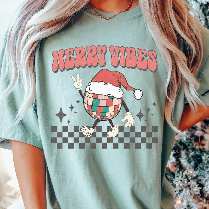 MERRY VIBES DISCO T-SHIRT (COMFORT COLORS T-SHIRT, CASUAL SHIRT UNISEX, CHRISTMAS CLOTHING, GRAPHIC APPAREL, HOLIDAY...