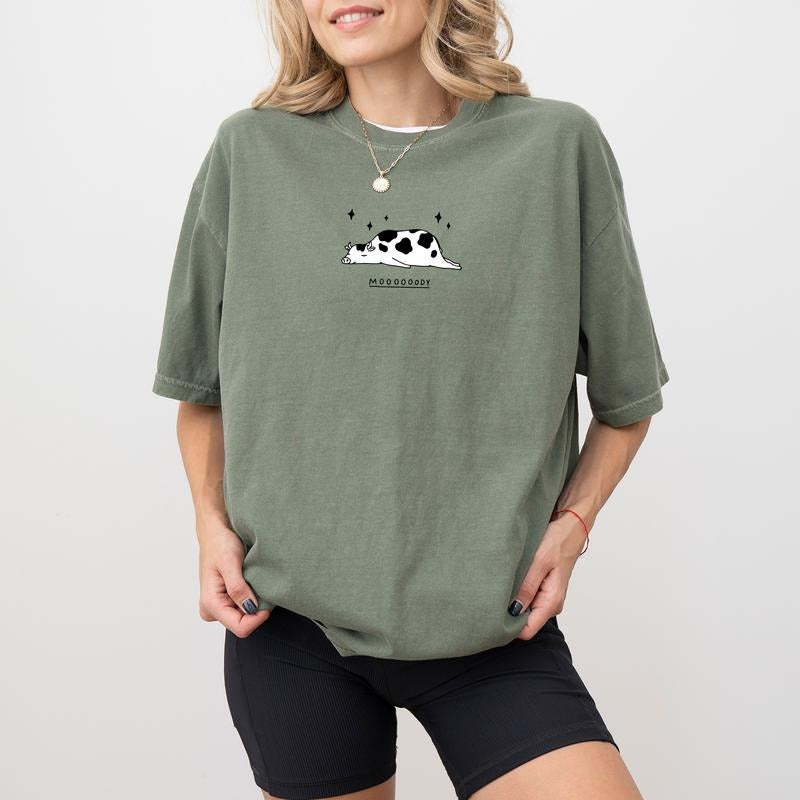 Moody Shirt, Adult Humor T-shirt, Cute Cow Graphic Printed T-shirt, Moo Moo Dairy Cow Comfort Shirts, Unisex Cotton...