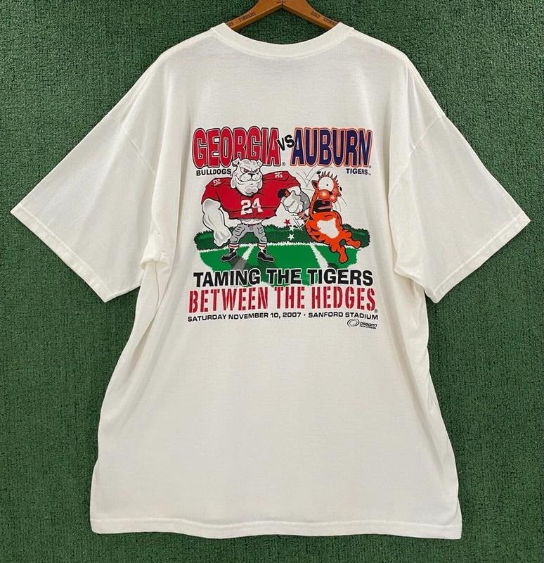 New Vintage 2007 Georgia Bulldogs vs Auburn Tigers Rivalry Unisex T-shirt Sweatshirt Hoodie | CiraTrend.com
