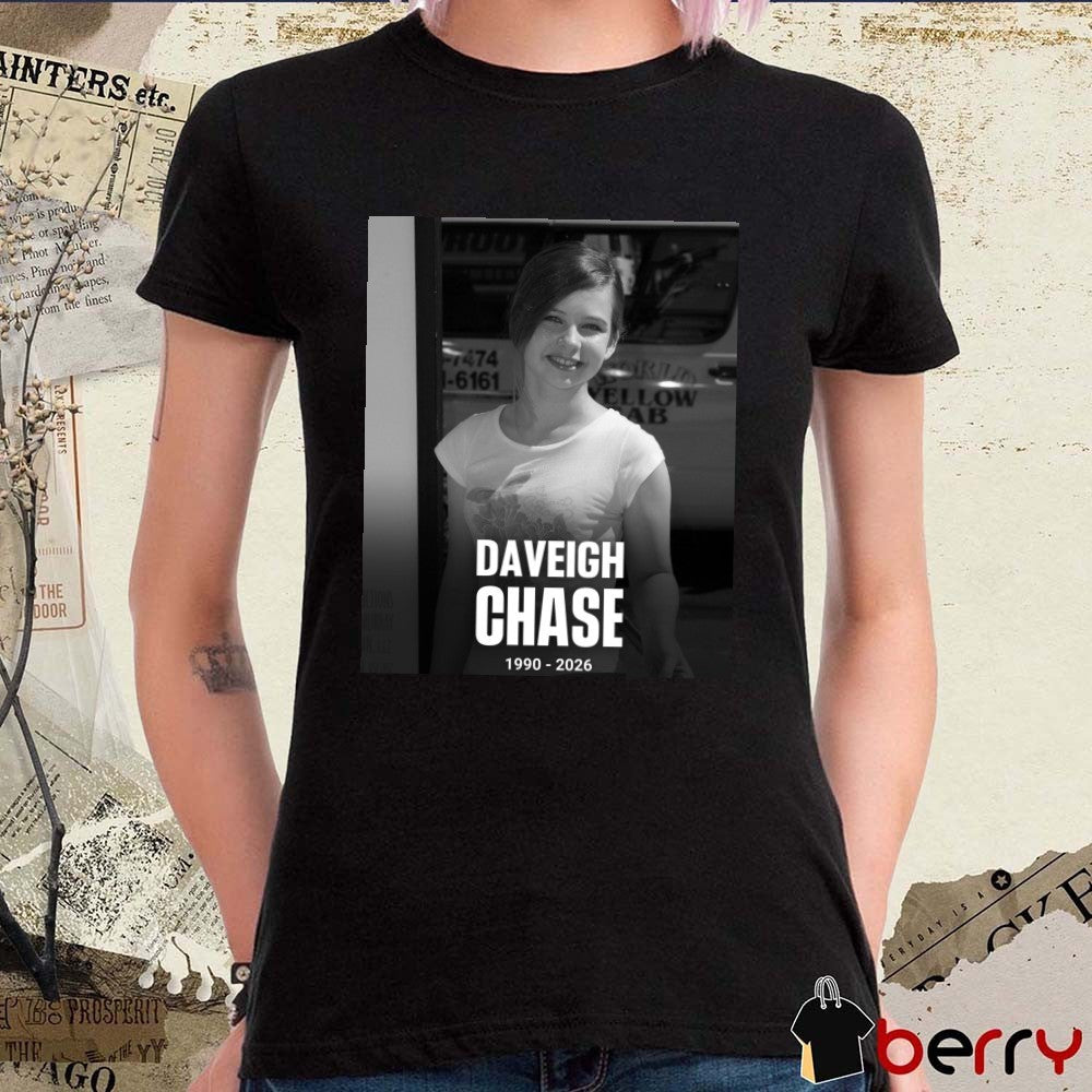 Daveigh Chase 1990 – 2026 Staatues Poster t-shirt