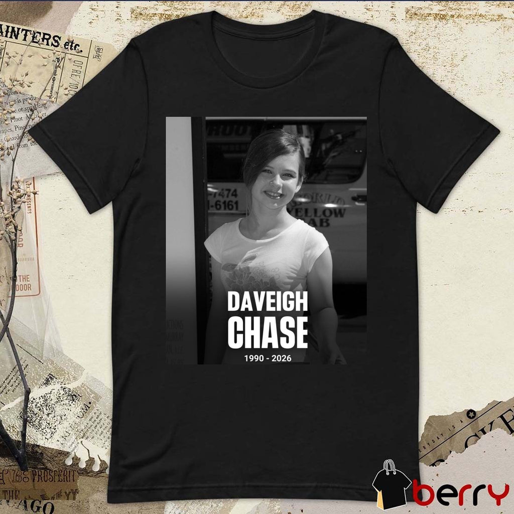 Daveigh Chase 1990 – 2026 Staatues Poster t-shirt