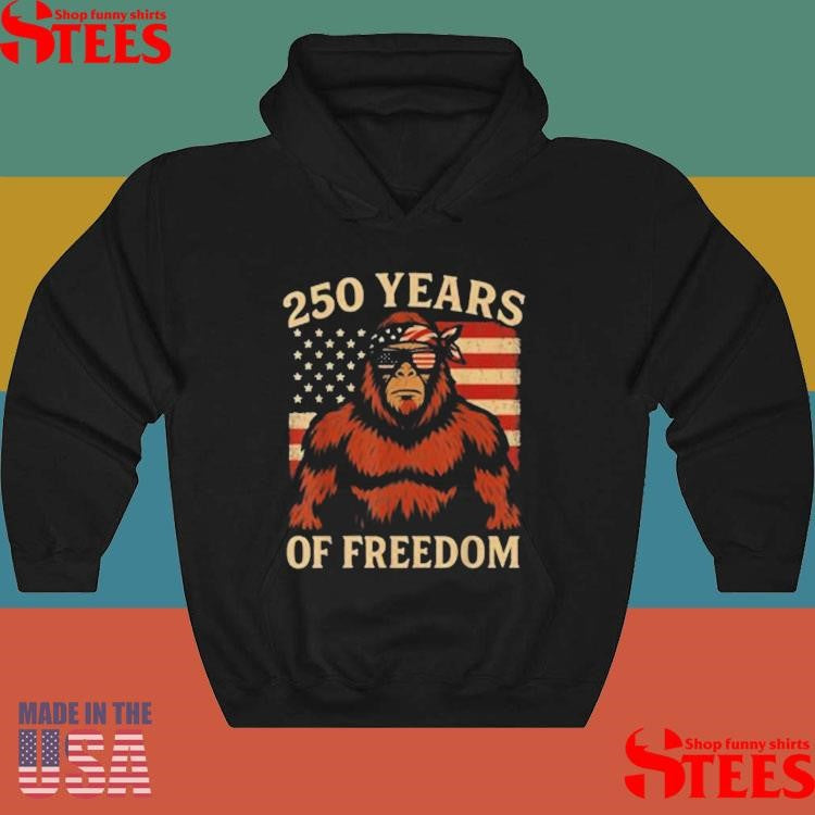 Patriotic Squatchin’ For Freedom 250 Years Strong T-shirt