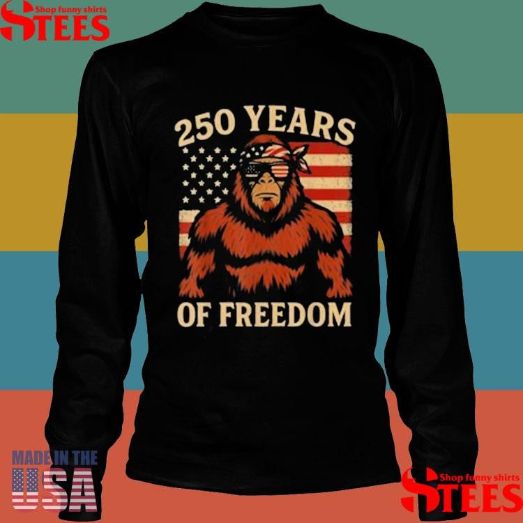 Patriotic Squatchin’ For Freedom 250 Years Strong T-shirt