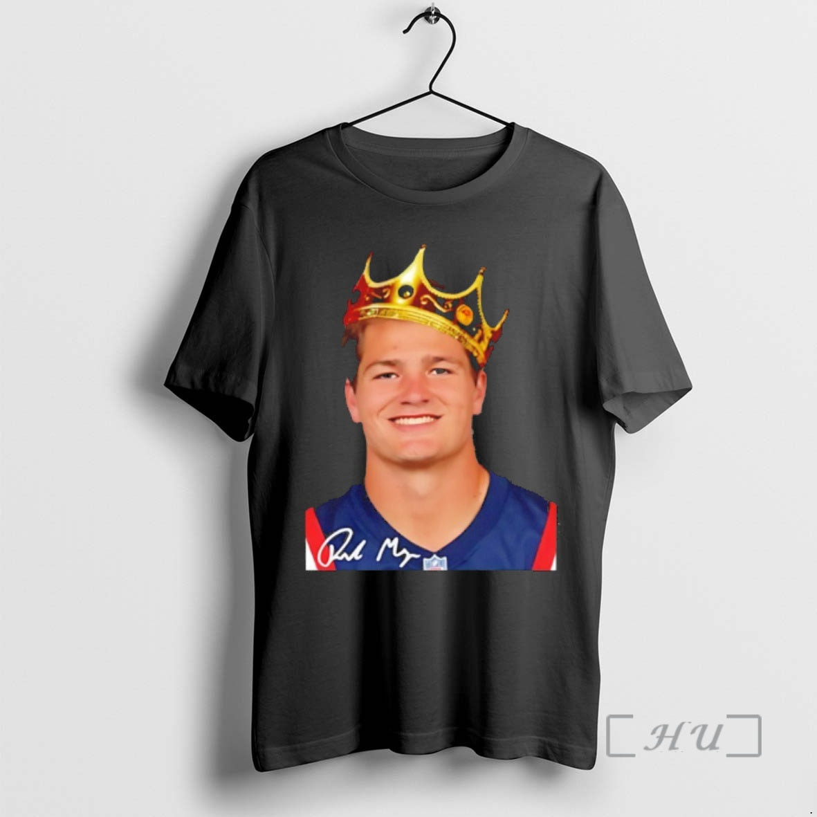 Officials The King Drake Maye New England Football Signature T-Shirts, Hoodie, Sweatshirt | CiraTrend.com