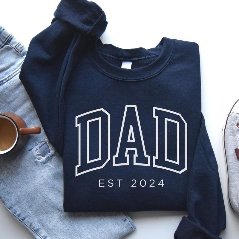 Personalized Dad Sweatshirt, Dad Est 2024 Crewneck Sweatshirt, Custom Dad, Pregnancy Announcement For Dad, Gift for Dad,...