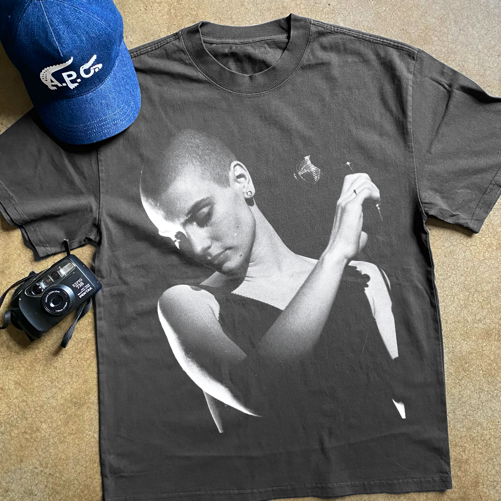 90s SINEAD 'LIVE' HEAVYWEIGHT BLACK T-SHIRT Hoodie, Sweatshirt | CiraTrend.com (Image 1)