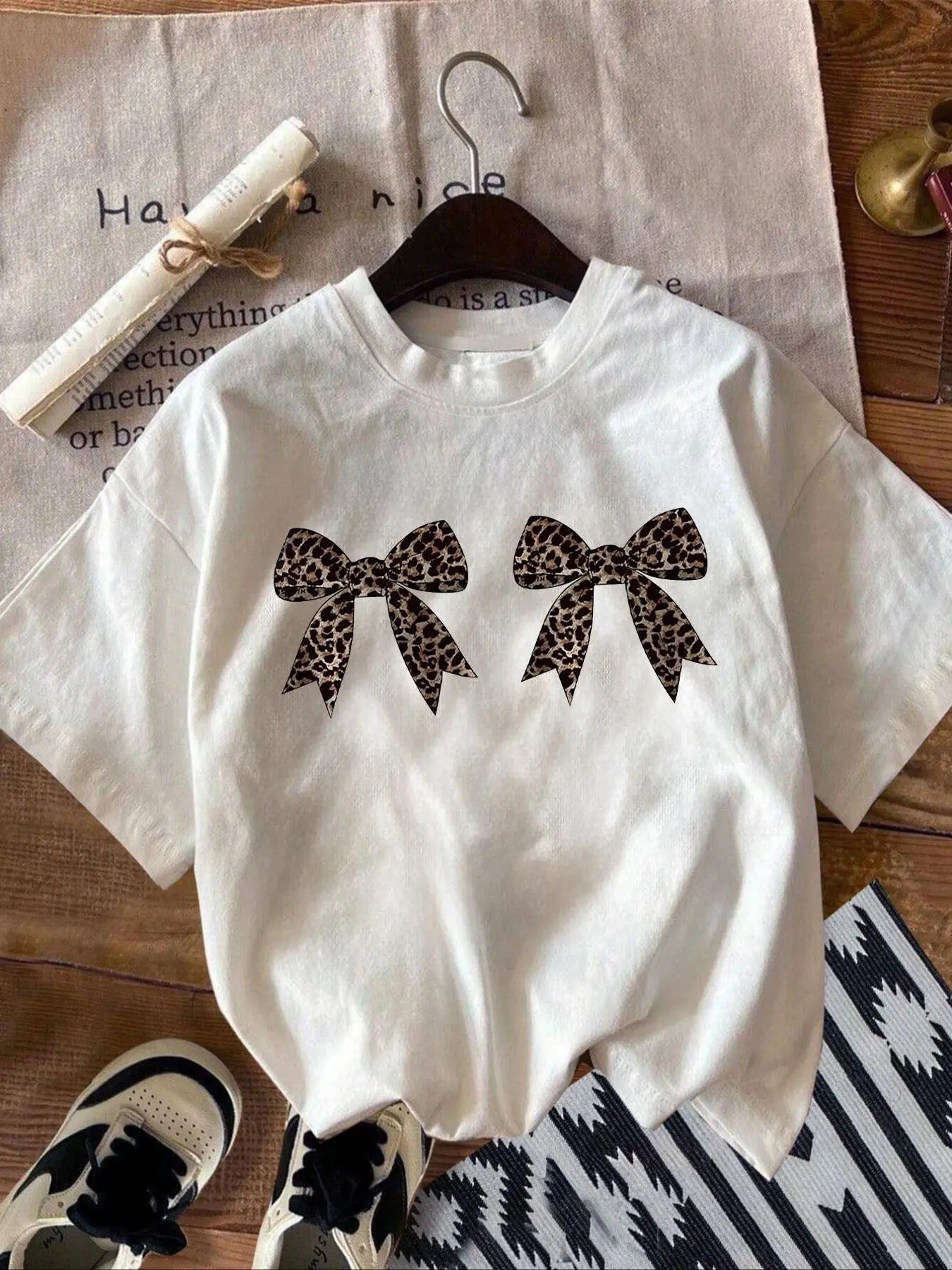 Women's Leopard Bowkont Print Round Neck Tee, Fashion Casual Crew Neck T-shirt for Daily Holiday Vacation Outdoor Wear,...