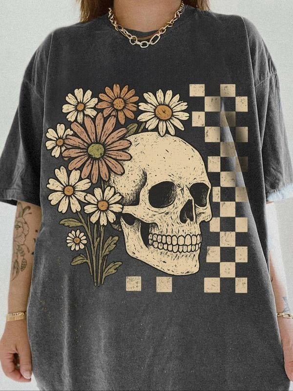 Women's Summer Casual Floral Skull Print T-Shirt, Vintage Style Halloween Graphic Tee, Preppy Design, Comfortable Fit...