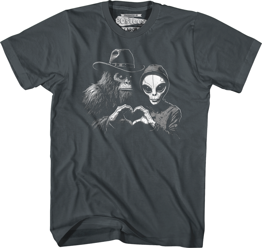 Bigfoot & Alien Love T-Shirt Hoodie, Sweatshirt | CiraTrend.com (Image 3)