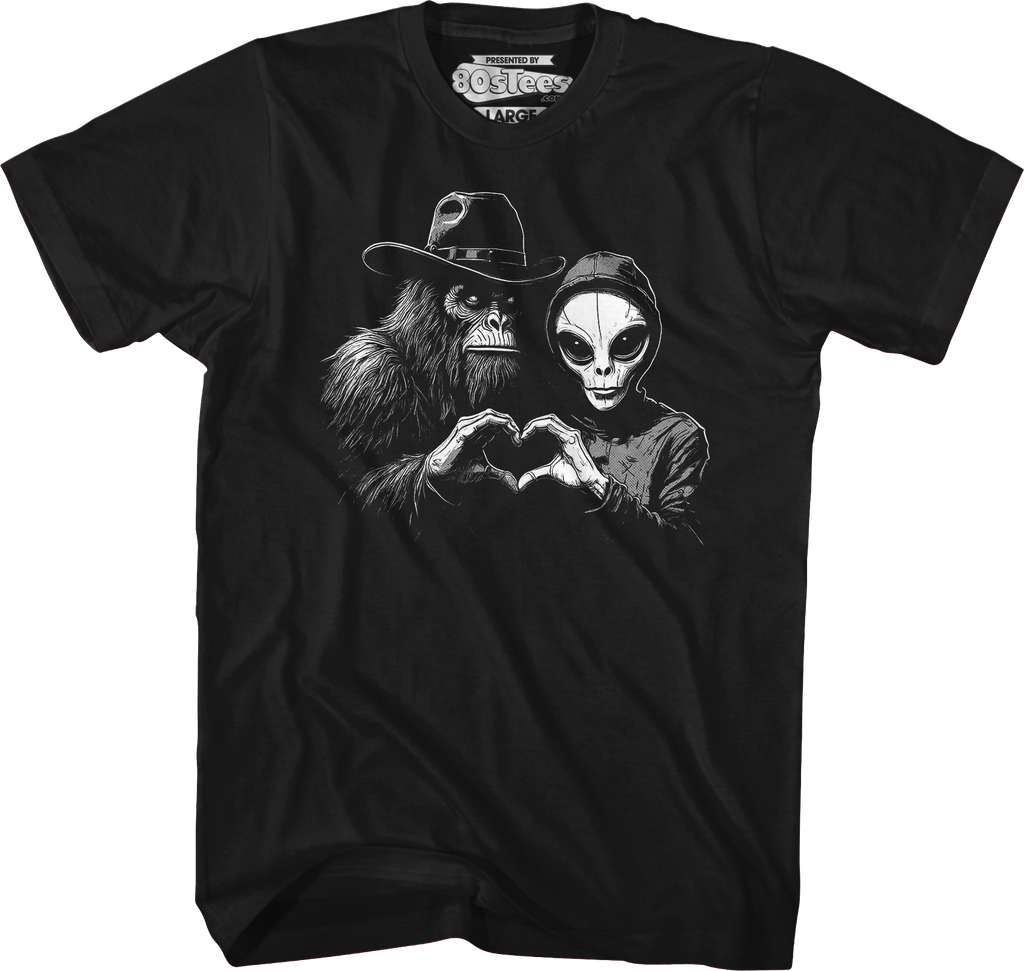 Bigfoot & Alien Love T-Shirt Hoodie, Sweatshirt | CiraTrend.com (Image 1)