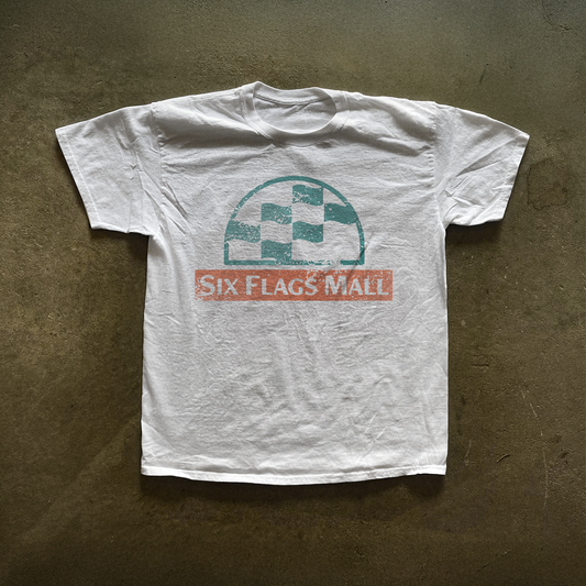 'SIX FLAGS MALL' RETRO WHITE TEE