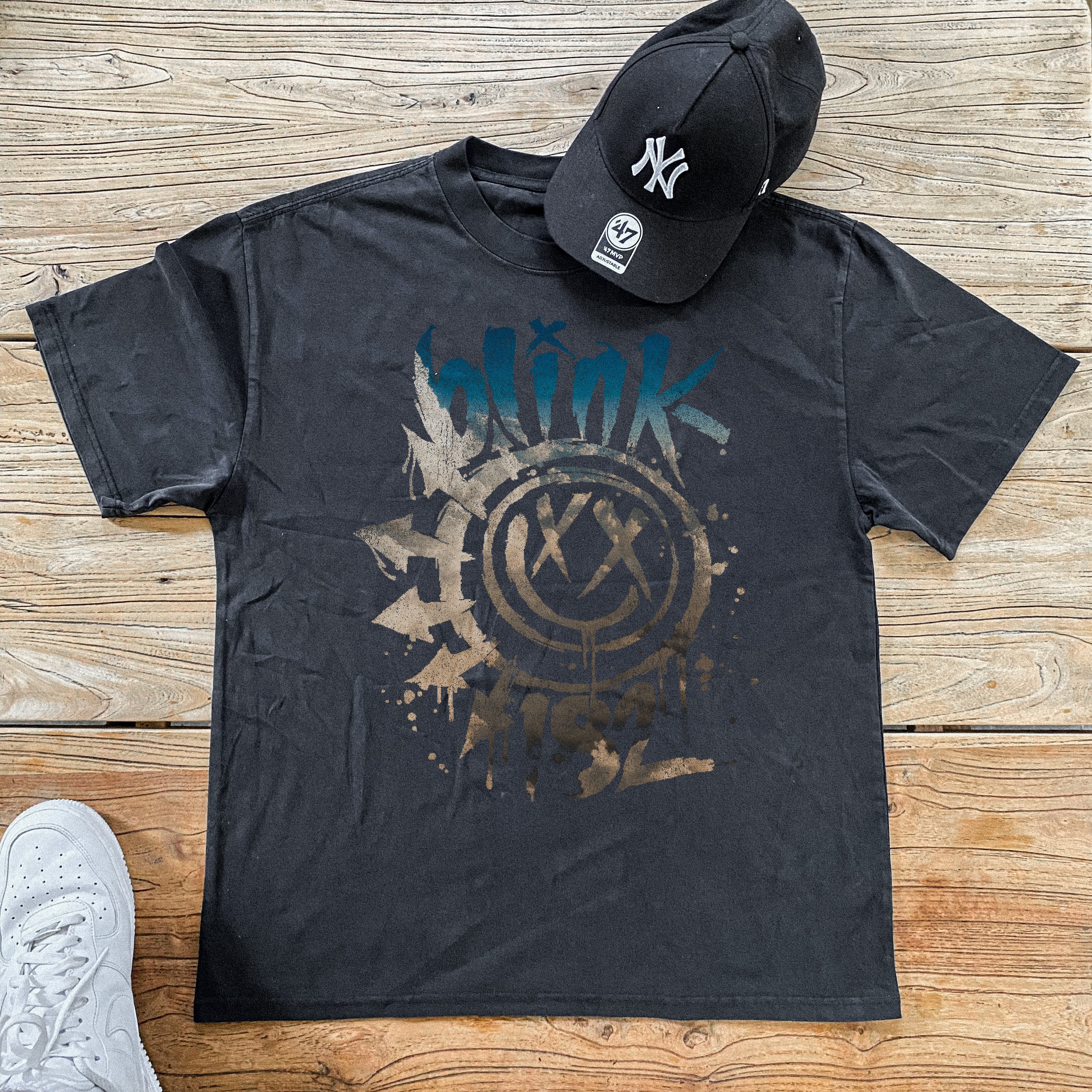 VINTAGE BLINK 182 HEAVYWEIGHT BLACK T-SHIRT Hoodie, Sweatshirt | CiraTrend.com (Image 1)