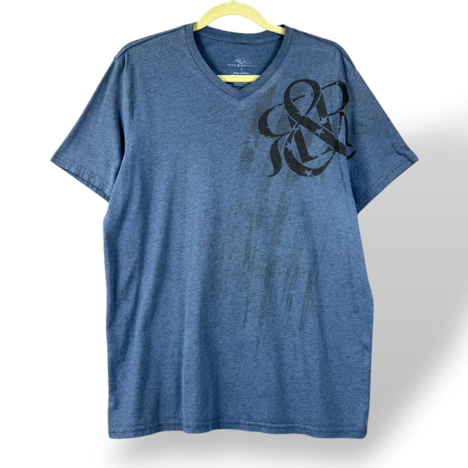 Rock & Republic T-Shirt Mens Sz L Blue Short Sleeve V-Neck Graphic  Pullover