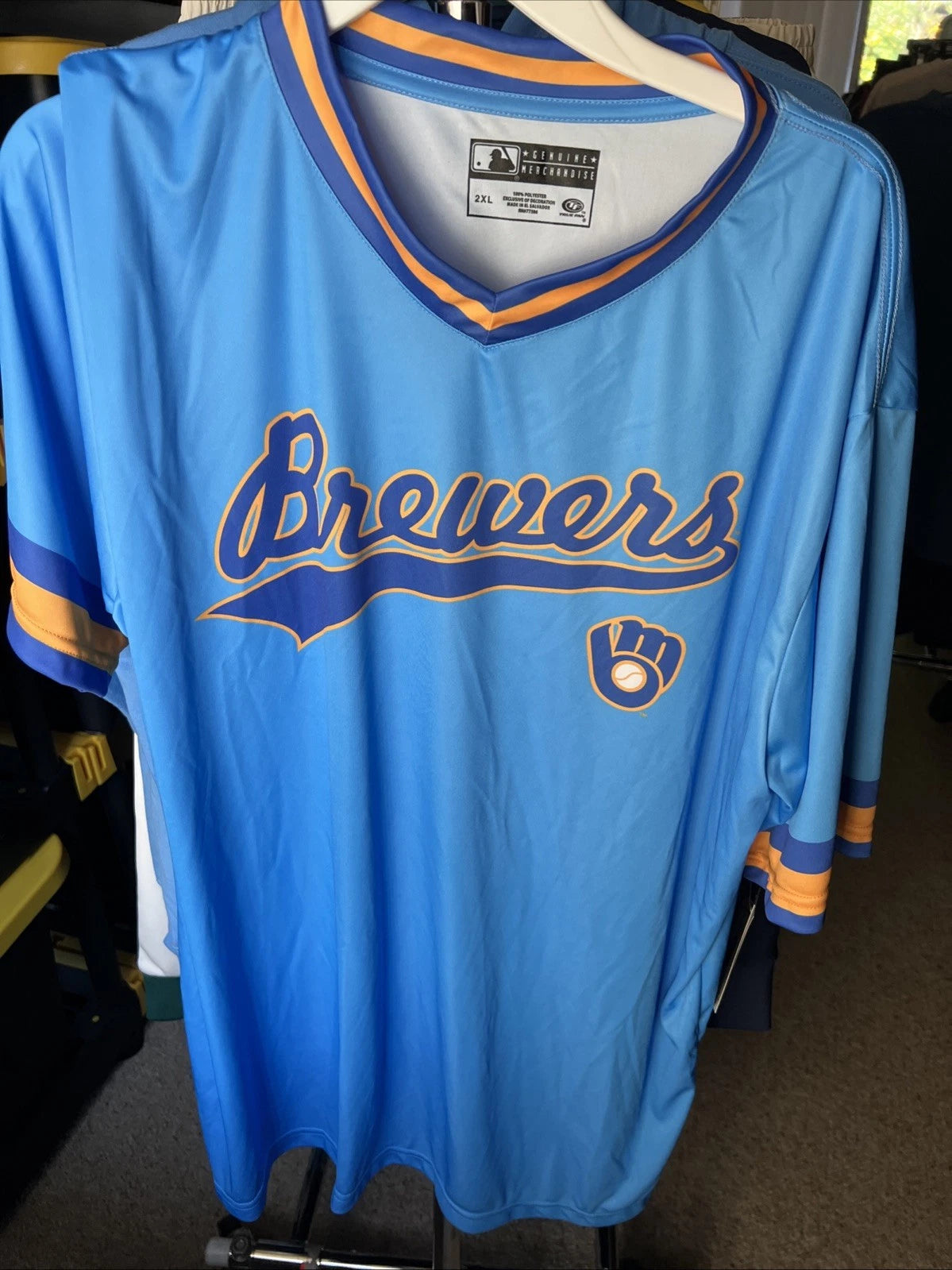 True Fan General Merchandise Men's MLB Blue V-Neck Brewers Team Shirt Size L