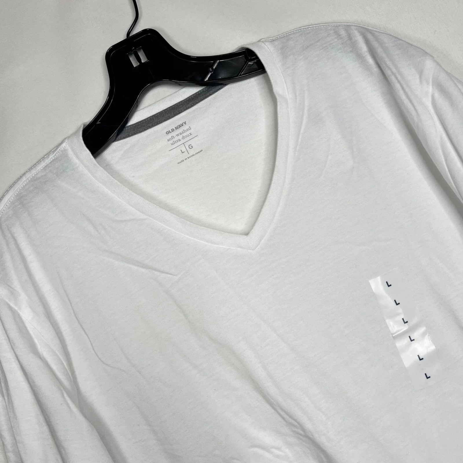 NWT Old Navy White V-Neck T-Shirt Mens L Soft Cotton Blend Capsule Casual Basic