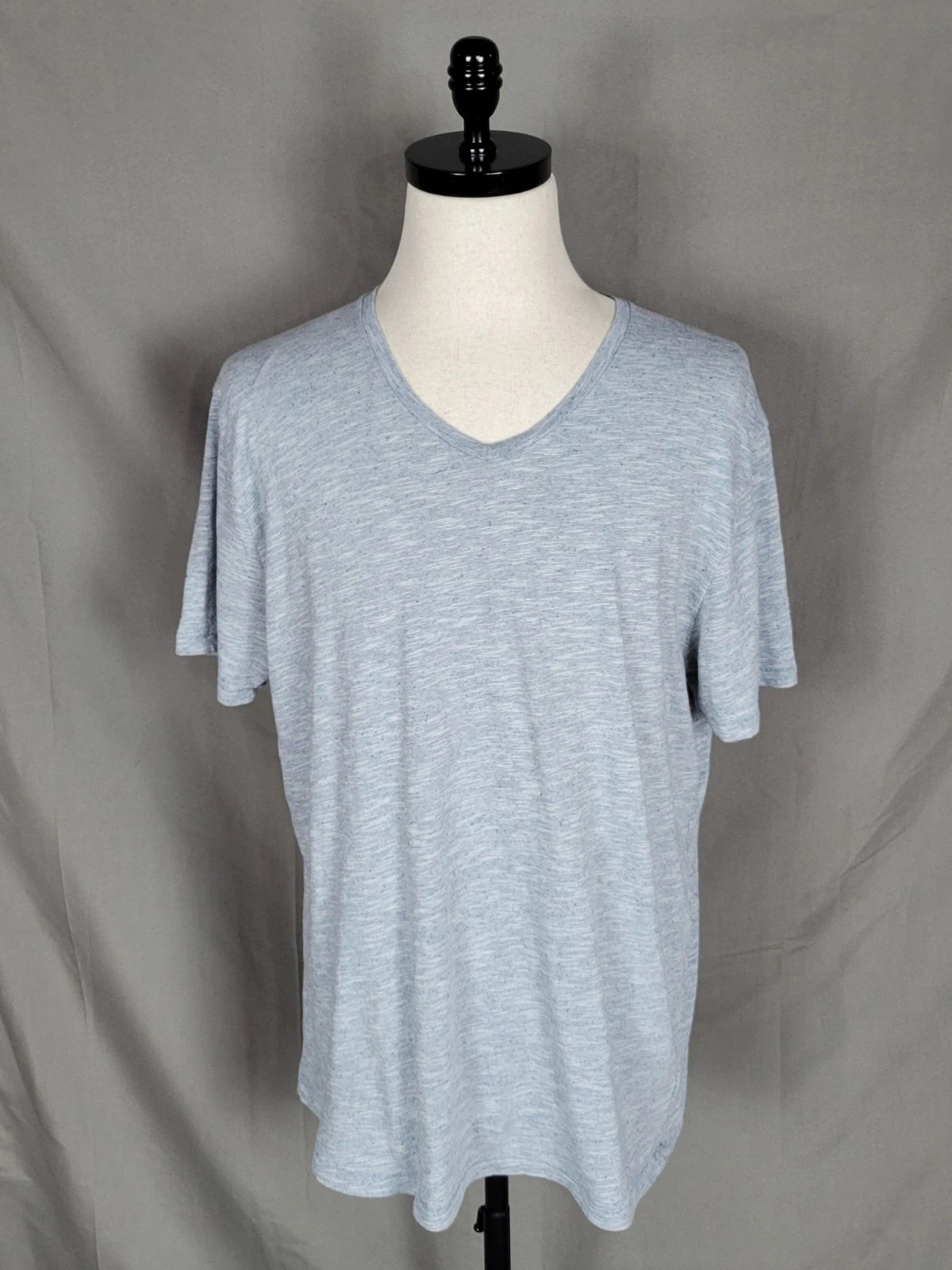Old Navy Mens XL Light Blue V-neck T-shirt Short-sleeve