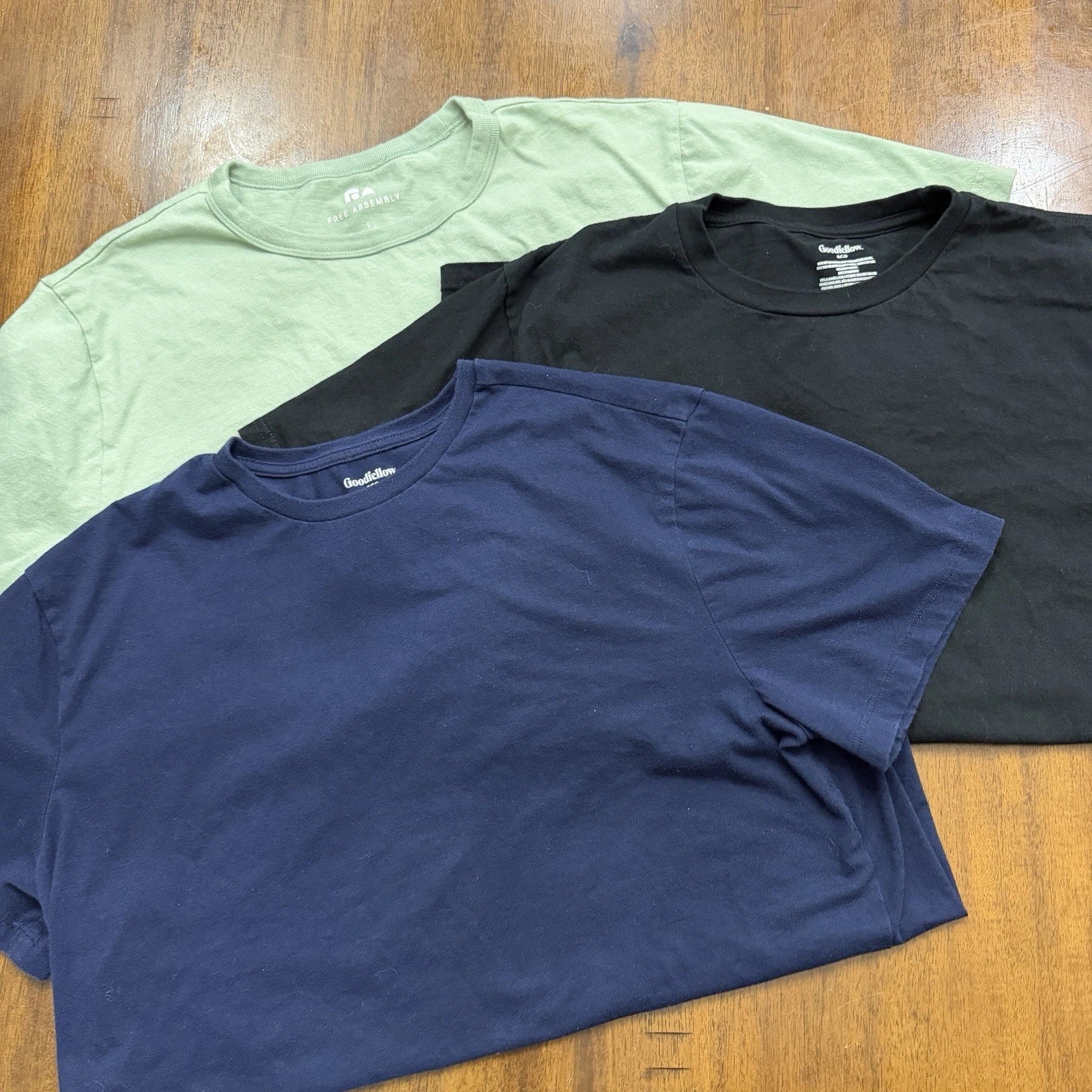 Lot of 3 Men’s Large Basic T-Shirts Goodfellow Free Assembly Black Navy Green