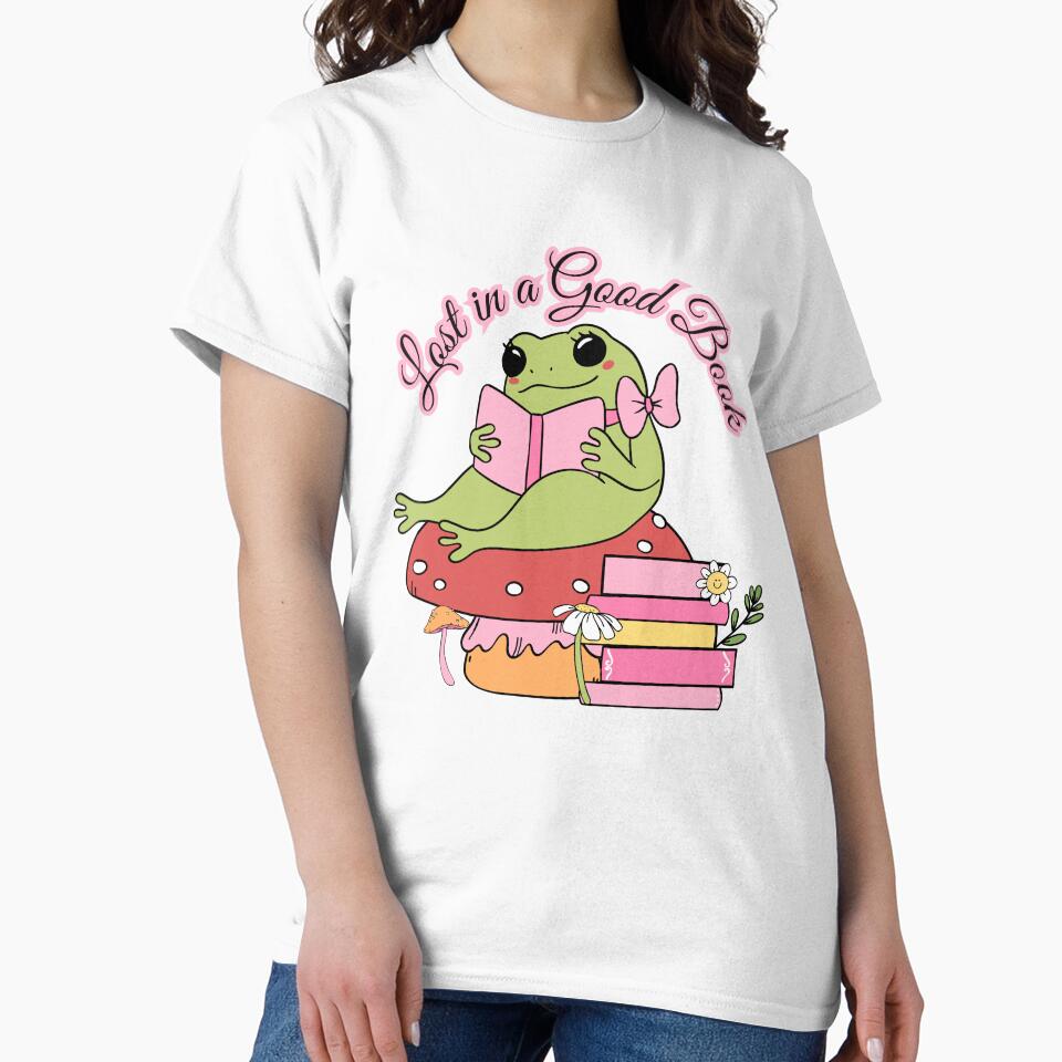 Cottagecore Frog Reading Books – Lost in a Good Book Cute Aesthetic Toad on Mushroom by CalmDownZone ⭐️⭐️⭐️⭐️⭐️